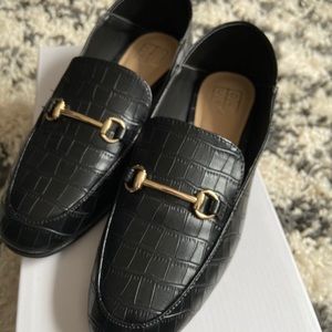 CORE flats with gold detailing